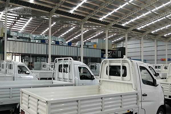 汽車車架粉末靜電噴（pēn）塗流水線（xiàn）設備