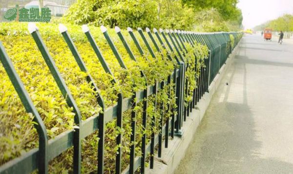 熱鍍鋅（xīn）護欄噴塑設（shè）備