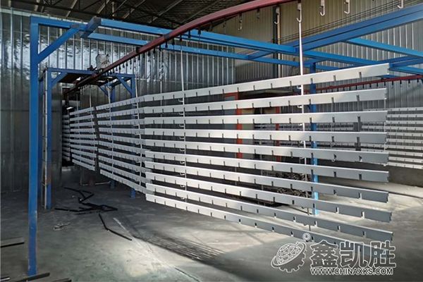 一條全套的噴塑（sù）設備流水線設備